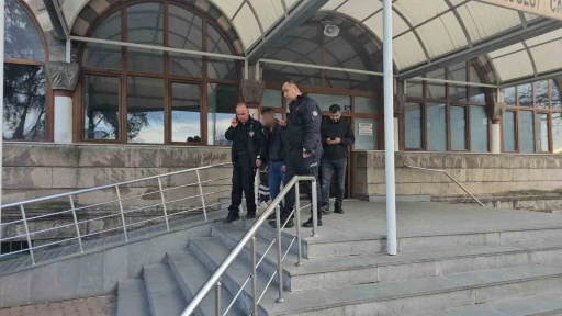 Minareden intihar girişimini polis engelledi
