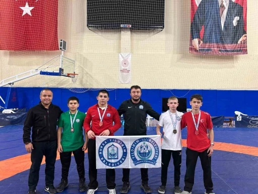 Minderde Yıldırım r&uuml;zgarı
