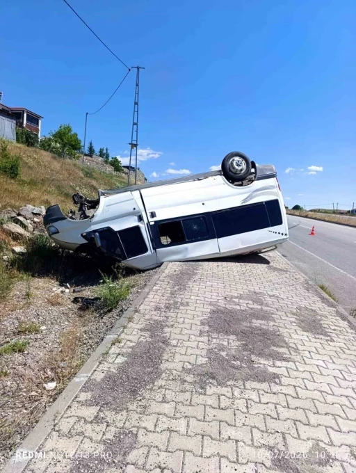 Minib&uuml;s takla attı: 1 yaralı
