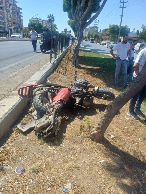 Minibüsle motosiklet çarpıştı: 1 ölü,  2 yaralı

