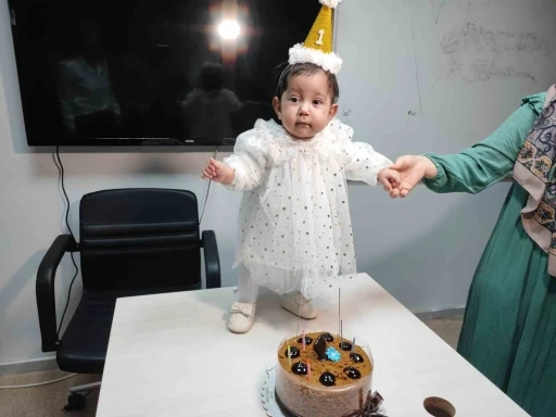 Minik Asel 1’inci yaşını hastanede kutladı
