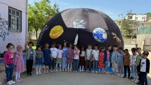 Minik astronotlar uzaya yolculuk yaptı
