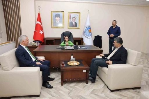 Minik Buğlem bir g&uuml;nl&uuml;ğ&uuml;ne başkan oldu, ilk talimat park i&ccedil;in geldi
