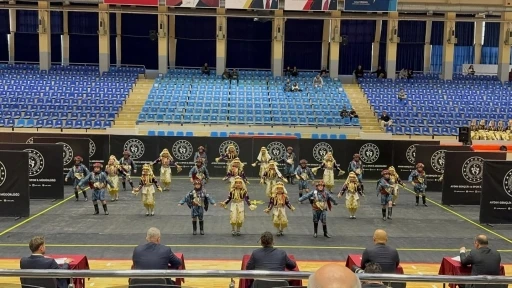 Minik efeler birincilik i&ccedil;in yarıştı
