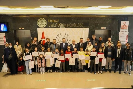 Minik Eller Tasarlıyor projesi kapsamında farklı model çantalar tasarlandı
