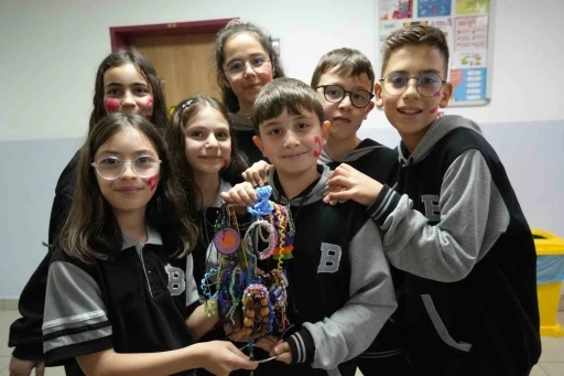Minik kalplerden sosyal sorumluluk projesi: Gelirlerini bağış yapıyorlar
