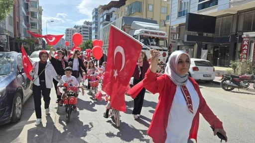 Minik &ouml;ğrenciler 3 tekerlekli bisikletleriyle kaymakamlığı ziyaret etti
