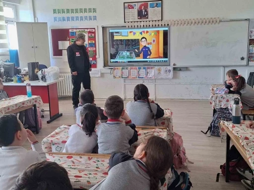 Minik &ouml;ğrenciler afetlere karşı bilin&ccedil;leniyor
