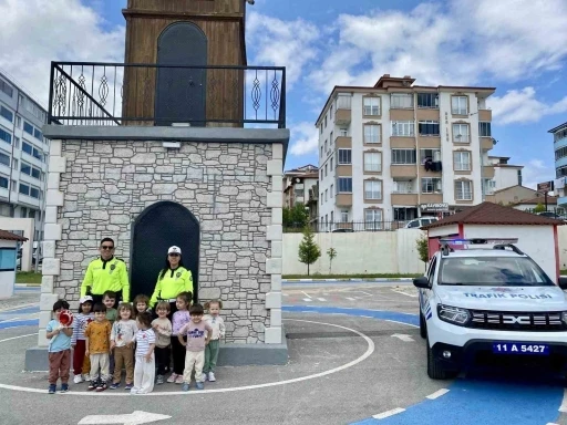 Minik öğrenciler polislik mesleğini yakından tanıdı
