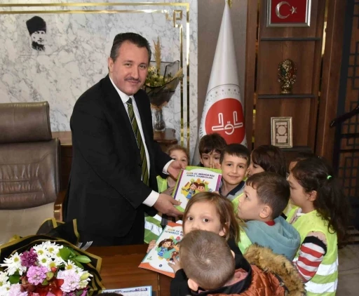 Minik öğrencilerden anlamlı bağış
