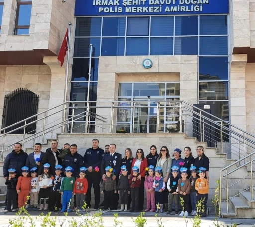 Minik öğrencilerden anlamlı ziyaret

