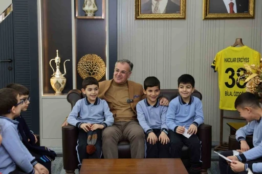 Minik &ouml;ğrencilerden Başkan &Ouml;zdoğan&rsquo;a ziyaret

