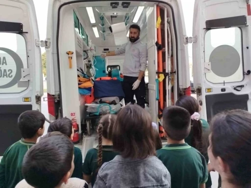 Minik öğrencilere acil sağlık hizmetleri tanıtıldı
