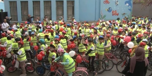 Minik Pedallar Meclise Gidiyor: &quot;Mektepten Meclise Pedal&quot; Etkinliği Renkli Görüntülere Sahne Oldu
