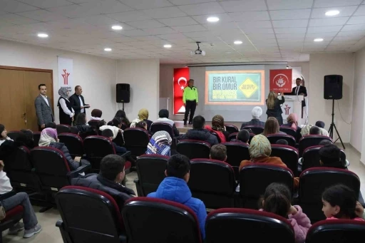Minik trafik dedektifleri görev başında
