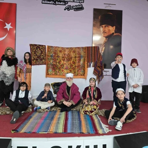 Minik yetenekler tiyatro h&uuml;nerlerini sergiledi
