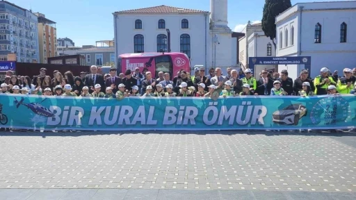 Minikler direksiyona ge&ccedil;ti, vatandaşlar takla sim&uuml;lasyonunu deneyimledi
