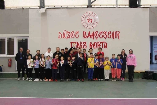 Minikler kort tenisi m&uuml;sabakaları sona erdi
