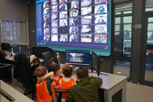 Minikler trafik g&uuml;venliğini yerinde &ouml;ğrendi
