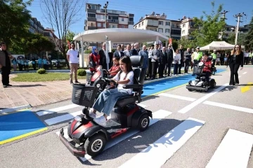 Minikler trafik kurallarını eğlenerek öğreniyor
