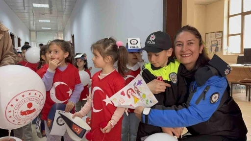 Miniklerden emniyete anlamlı ziyaret

