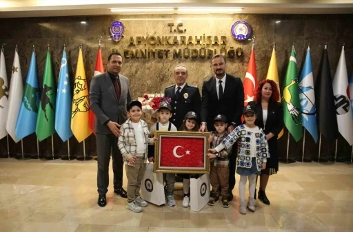 Miniklerden emniyete Polis Haftası ziyareti
