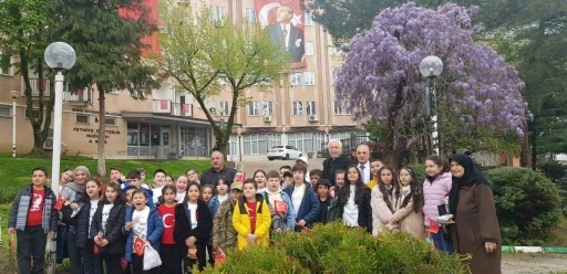 Miniklerden y&uuml;rek ısıtan 23 Nisan kutlaması
