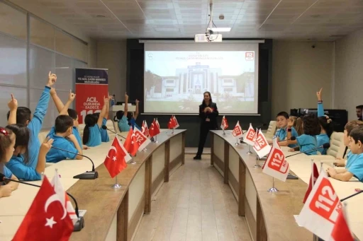 Miniklere &quot;tek acil numara 112&quot; anlatılıyor
