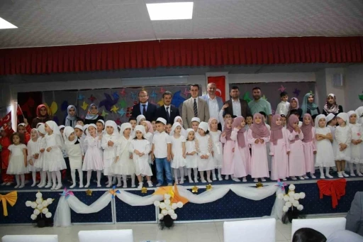 Miniklerin gösterisi büyük alkış aldı

