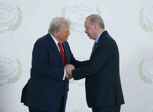 Mısır’daki Barış Zirvesi’ne katılan liderlerden aile fotoğrafı
