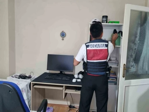 MİT&rsquo;ten kredi kartı şebekesine operasyon: 3 g&ouml;zaltı

