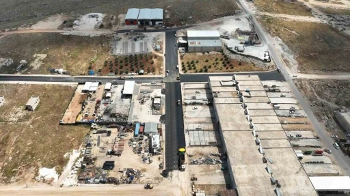 Mobilyacılar sitesinde asfaltlama &ccedil;alışması
