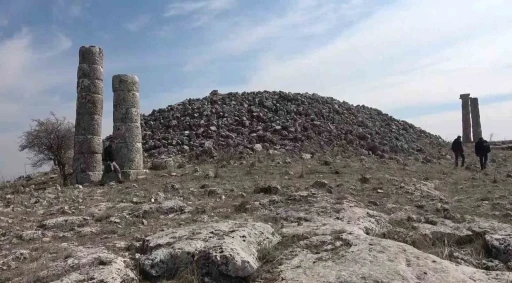 Moloz taşlardan oluşan 2 bin 60 yıllık Tümülüs hayran bırakıyor
