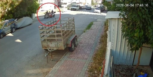 Motorlu bisiklet ile elektrikli bisiklet &ccedil;arpıştı, 4 yaşındaki &ccedil;ocuk yaralandı
