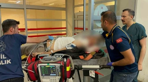 Motosiklet bariyerlere çarptı: 1 ağır yaralı
