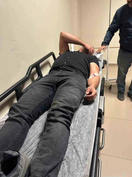 Motosiklet devrildi: 2 yaralı
