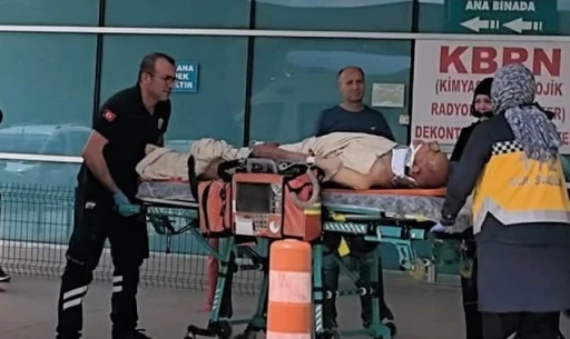 Motosiklet ile bisiklet çarpıştı; 1’i ağır 3 kişi ağır yaralandı
