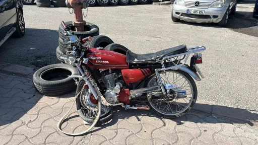 Motosiklet ile ticari araç çarpıştı: 1 yaralı

