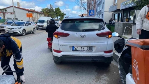 Motosiklet otomobile arkadan &ccedil;arptı: 1 yaralı
