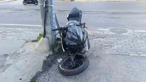 Motosiklet otomobile çarptı: 1 yaralı
