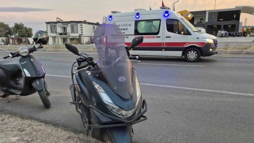 Motosiklet otomobile &ccedil;arptı: 2 yaralı