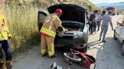 Motosiklet otomobille &ccedil;arpıştı: 1 yaralı
