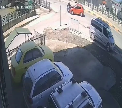 Motosiklet s&uuml;r&uuml;c&uuml;s&uuml; hayatını kaybetmişti, kaza anı kameralara yansıdı
