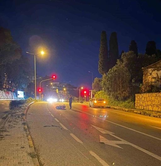 Motosiklet s&uuml;r&uuml;c&uuml;s&uuml; kazada yaşamını yitirdi
