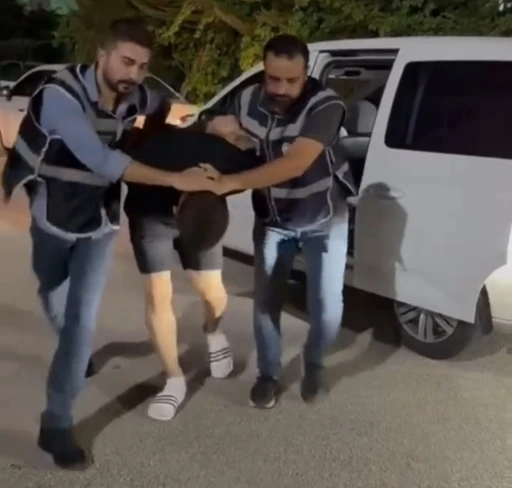 Motosiklet sürücüsüne hakeret edip saldırı girişiminde bulunan şahıslar yakalandı
