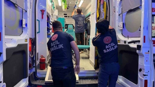 Motosiklet tarlaya yuvarlandı: 2 yaralı
