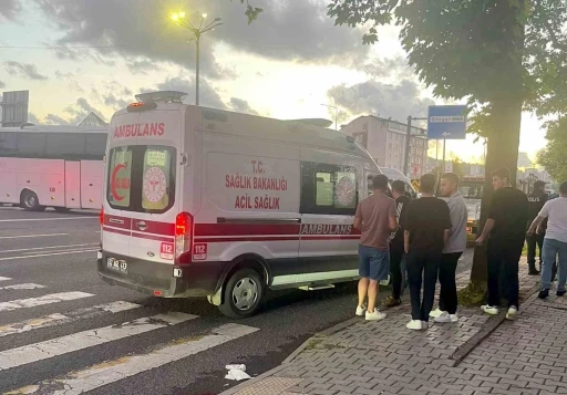 Motosikletin &ccedil;arptığı yaya hayatını kaybetti
