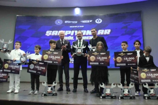 Motosikletin şampiyonları kupalarına İzmir&rsquo;de kavuştu
