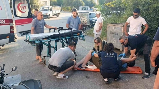 Motosikletiyle yola savrulan s&uuml;r&uuml;c&uuml; yaralandı
