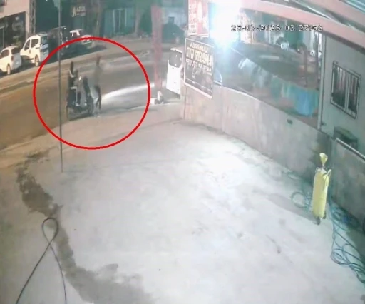 Motosikletle gelerek oto yıkamayı kurşunlayan &ccedil;ete &uuml;yelerinin maskesi d&uuml;şt&uuml;
